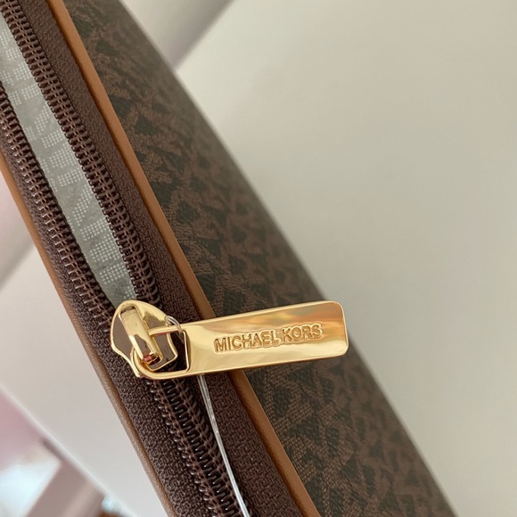 Michael Kors Jet Set Travel LG Laptop Case - Picture 5 of 7